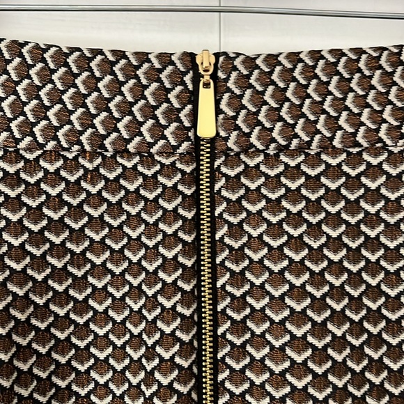 Marks & Spencer Collection Pleated Bronze Geometric Print Skirt 10 Long. - Picture 6 of 8